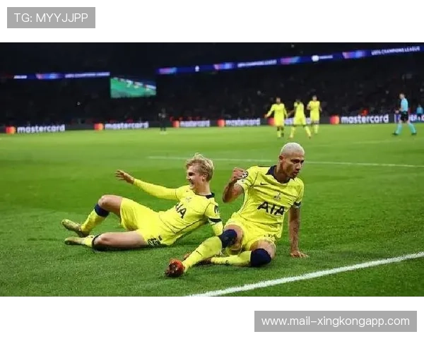 巴黎摧毁热刺防线